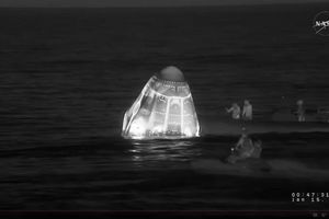 Bergungsschiffe nähern sich der SpaceX Crew-11-Kapsel der NASA. - Foto: Uncredited/NASA/AP/dpa