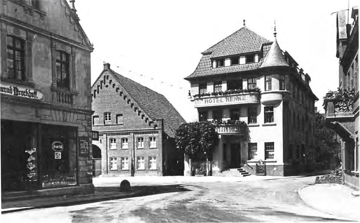 Das Hotel Henke befand sich an der Bachstraße, Ecke Lüdische Straße. Anfang der Siebziger eröffnete dort eine Pizzeria. Fotos/Illustrationen: Geseker Alben/Alfons Dunker
