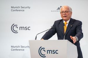 Wolfgang Ischinger leitet die Konferenz 2026. - Foto: Peter Kneffel/dpa