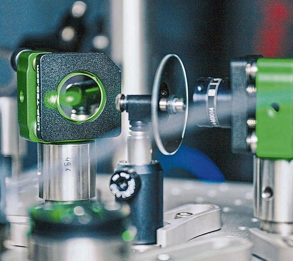 Quantenforschung an der Universität Paderborn: Erstmals haben die heimischen Experten dort jetzt ein Lichtteilchen auf Knopfdruck „teleportiert“.