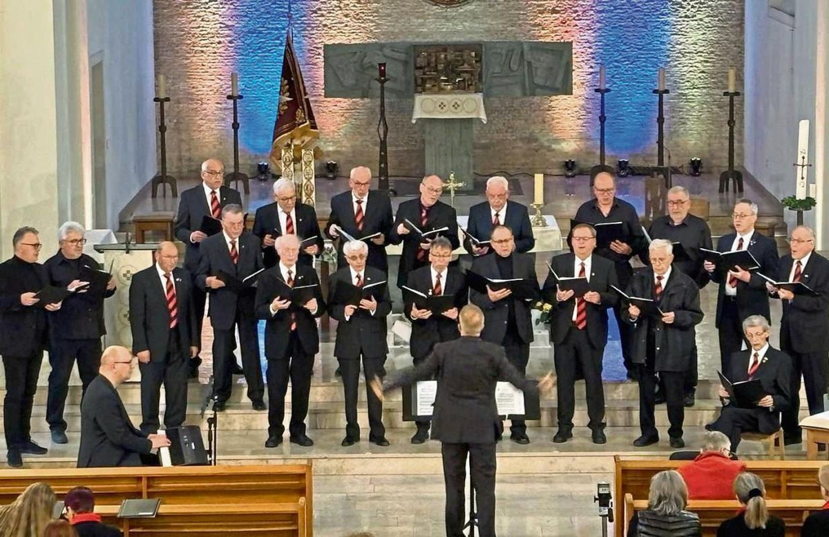 Das Jubiläumskonzert war der letzte Auftritt des ehemaligen Meisterchores, bei dem sich viele Mitglieder aus Altersgründen aus dem aktiven Chorgeschehen zurückziehen. Foto: Korf