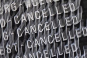 Im vergangenen Jahr sind weniger Beschwerden bei der Schlichtungsstelle Reise und Verkehr eingegangen. (Archivbild) - Foto: Boris Roessler/dpa