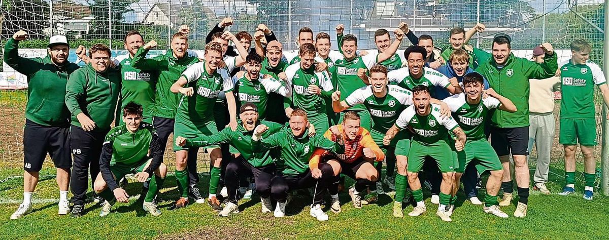 Der sofortige Wiederaufstieg ist perfekt. Mit einem 3:0-Sieg gegen den VfL Hörste/Garfeln sicherte sich der SuS Cappel am vorletzten Spieltag vorzeitig die Meisterschaft in der Kreisliga A Lippstadt. Dementsprechend groß war der Jubel im Cappeler Lager. Fotos: Brand