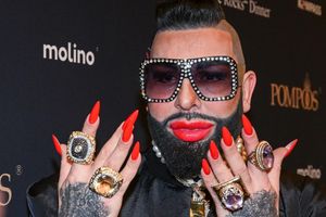 Der im baden-württembergischen Maulbronn geborene Modemacher Glööckler lebte lange in der Pfalz und wohnt heute in Berlin. (Archivbild) - Foto: Jens Kalaene/dpa