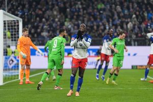 Jean-Luc Dompé (M, Hamburger SV) reagiert nach einer verpassten Chance. - Foto: Marcus Brandt/dpa