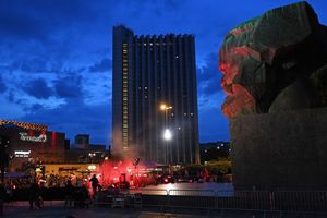 Blick auf das Congress Hotel unweit des Karl-Marx-Monuments in Chemnitz (Archivbild) - Foto: Hendrik Schmidt/dpa-Zentralbild/dpa