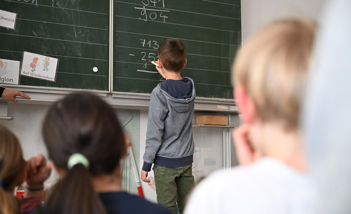 In Lippstadt werden mittelfristig mehr Klassen und Personal an weiterführenden Schulen benötigt. Foto:dpa | Bernd Weißbrod