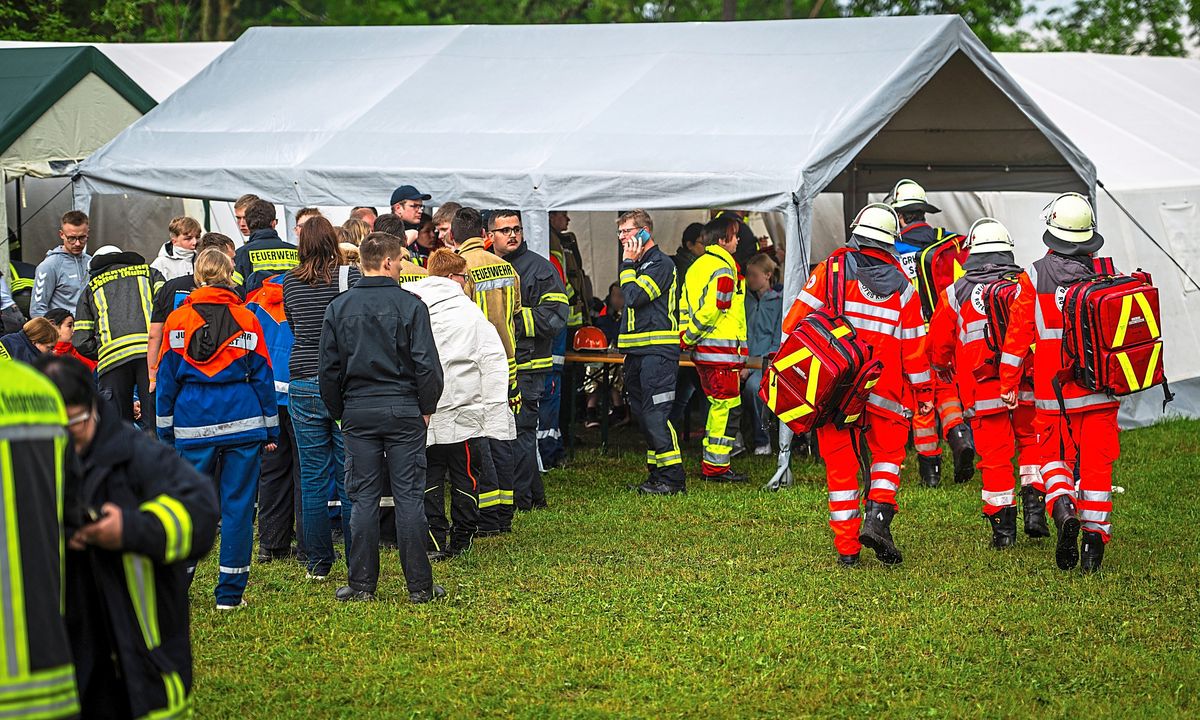 Am 19. Mai 2024 schlugen zwei Blitze ins Jugendfeuerwehr-Pfingstzeltlager an der alten Raketenstation in Ruploh ein. 38 Menschen mussten anschließend im Krankenhaus untersucht werden. Foto: Schröder
