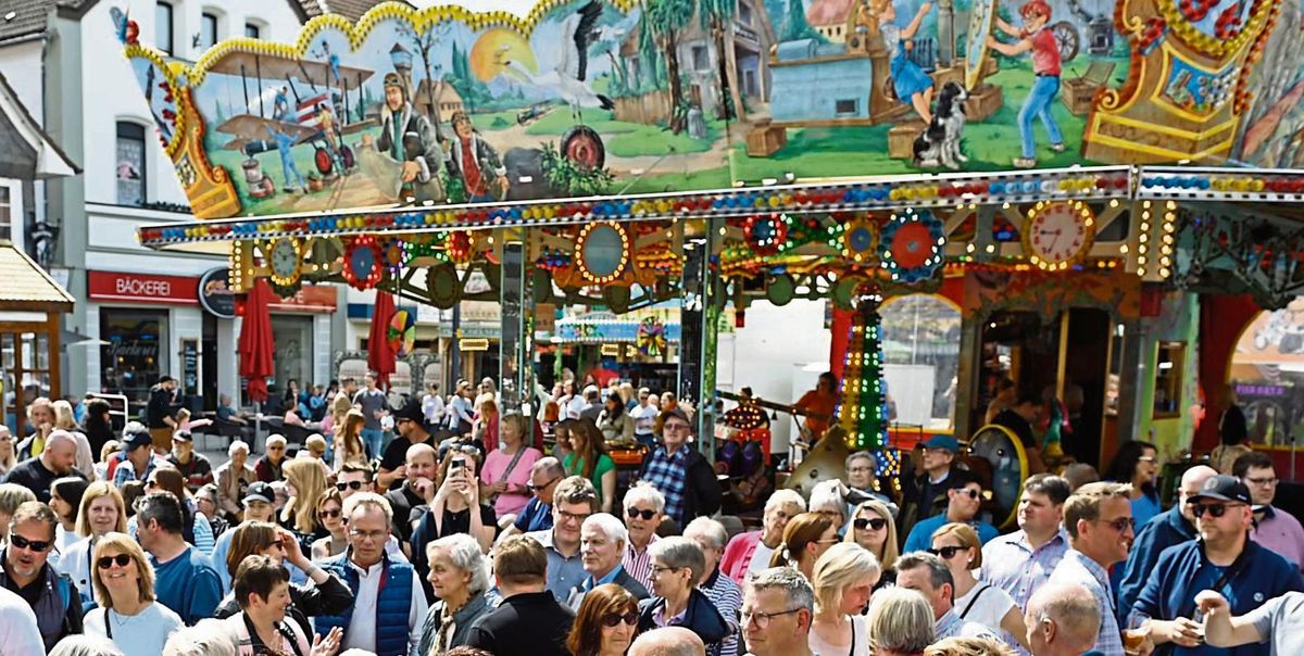 Gut besucht war die Gösselkirmes im letzten Jahr – wie hier bei der Eröffnung mit traditionellem Fassbieranstich. Archivfoto: Tuschen