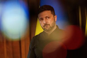 Kremlchef Putin habe den Krieg in der Ukraine begonnen, er müsse ihn auch beenden, fordert der ukrainische Präsident Selenskyj. - Foto: Evgeniy Maloletka/AP/dpa