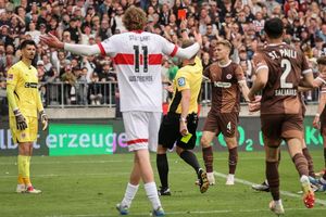 Pauli musste gegen Stuttgart lange in Unterzahl spielen. - Foto: Christian Charisius/dpa
