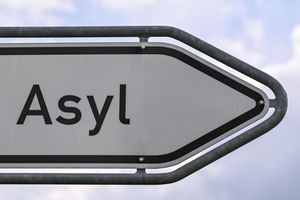 Weniger Menschen kommen in Erstaufnahmeeinrichtungen an. (Symbolbild) - Foto: Patrick Pleul/dpa
