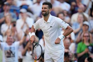«Pump it up»: Novak Djokovic mit seinem neuen Jubel. - Foto: Kin Cheung/AP/dpa