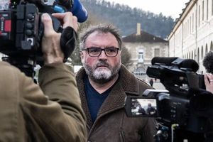 Der wegen der Vergiftung von Patienten angeklagte Anästhesist in Frankreich beteuert seine Unschuld. - Foto: Arnaud Finistre/AFP/dpa