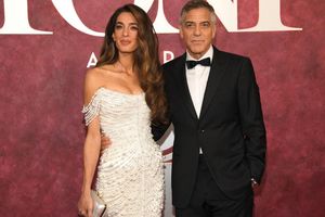 Die Menschenrechtsanwältin Amal Alamuddin Clooney und der Oscar-prämierte Schauspieler George Clooney leben mit ihren Zwillingen auf einem Bauernhof in Südfrankreich. (Archivbild) - Foto: Evan Agostini/Invision/dpa