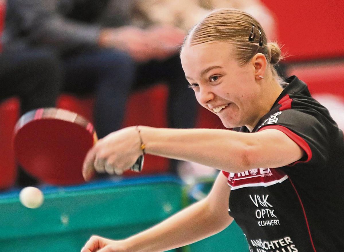 Hatte ihre Nerven im ersten Einzel gegen Ramona Betz nicht im Griff, steigerte sich dann aber und sorgte am Ende für den Siegpunkt des TTK Anröchte beim 6:4-Heimsieg gegen den TTC Langen: die 16-jährige Lukrecija Juchnaite. Foto: Heinke
