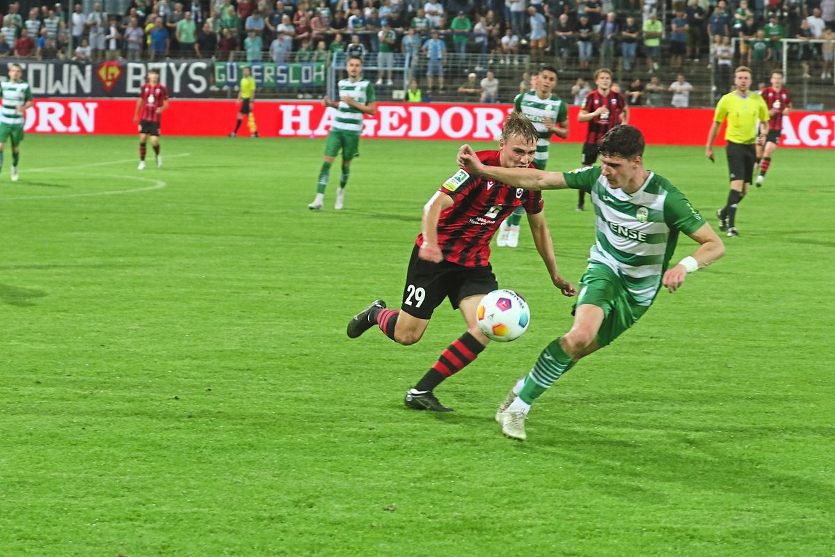 Wenn es nach dem Willen des SV Lippstadt geht, dann findet das Derby gegen den FC Gütersloh am Samstag auf jeden Fall statt. Anstoß ist um 14 Uhr in der Liebelt-Arena. Foto: Lütkehaus