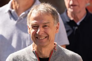 Jürgen Klinsmann hofft auf ein Amerika-Abenteuer seines Ex-Spielers Thomas Müller - Foto: Silas Stein/dpa