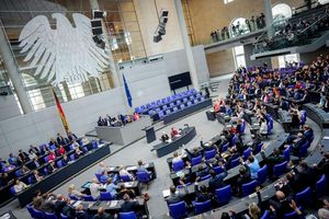 Union und SPD wollen die Regeln für den Bundestag reformieren. (Archivbild) - Foto: Kay Nietfeld/dpa