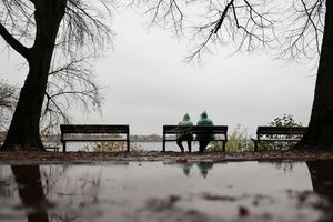 Erstmal ist Schmuddelwetter angesagt. - Foto: Christian Charisius/dpa