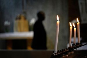 Viele berühmte Menschen haben sich 2025 von der Welt verabschiedet. (Symbolbild) - Foto: Themba Hadebe/AP/dpa