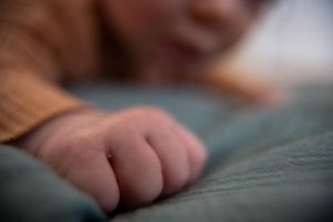 Berichten zufolge wurden Hunderte Kinder mit Hilfe von Sperma eines dänischen Samenspenders gezeugt, der Träger einer seltenen genetischen Mutation ist. (Symbolbild) - Foto: Sebastian Gollnow/dpa