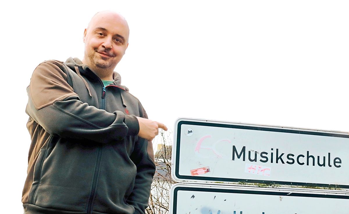 Markus Czenia ist Schlagzeuglehrer und leitet die Musikschule seit 2021. Archivfoto: Dietz