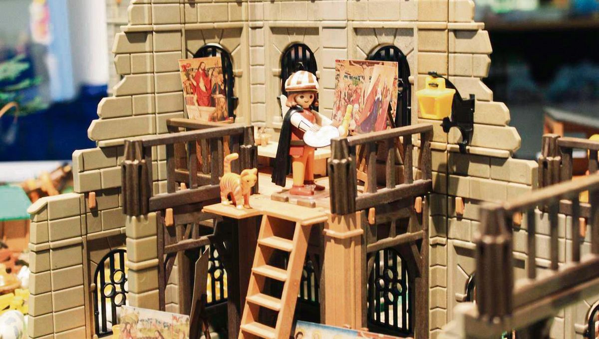 Das Kloster um 1500: Hier malt der berühmte „Meister von Liesborn“ die Tafeln für den Liesborner Altar. Die Playmobil-Ausstellung im Museum Liesborn startet am Freitag (1. März). Fotos: Mintert