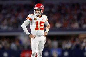 Droht mit den Kansas City Chiefs die Playoffs zu verpassen: Quarterback Patrick Mahomes - Foto: Gareth Patterson/AP/dpa