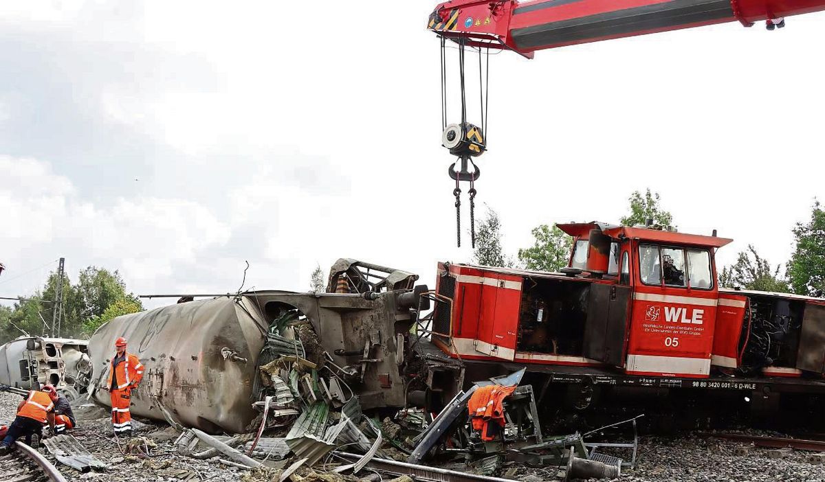 Die Aufräumarbeiten nach dem Geseker Zugunglück kamen recht schnell voran. Nur die abschließende Aufklärung der Unfall-Umstände lässt auch zwei Jahre danach noch auf sich warten. Archivfoto: Ulrike Dietz