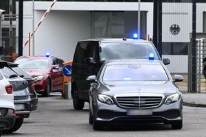 Die Bundesanwaltschaft ließ die Jugendlichen festnehmen und nach Karlsruhe bringen. - Foto: Uli Deck/dpa