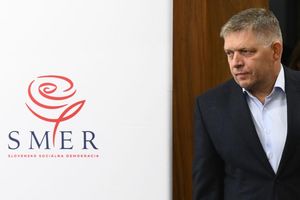 Robert Fico, Vorsitzender der Partei Smer-Sozialdemokratie, ist aufgrund seiner Politik bei vielen EU-Partnern umstritten. (Archivbild) - Foto: Deml Ondøej/CTK/dpa
