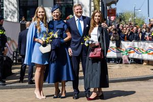 Prinzessin Amalia, Königin Maxima, König Willem-Alexander und Prinzessin Alexia feiern in Doetinchem. - Foto: Sem Van Der Wal/ANP/dpa