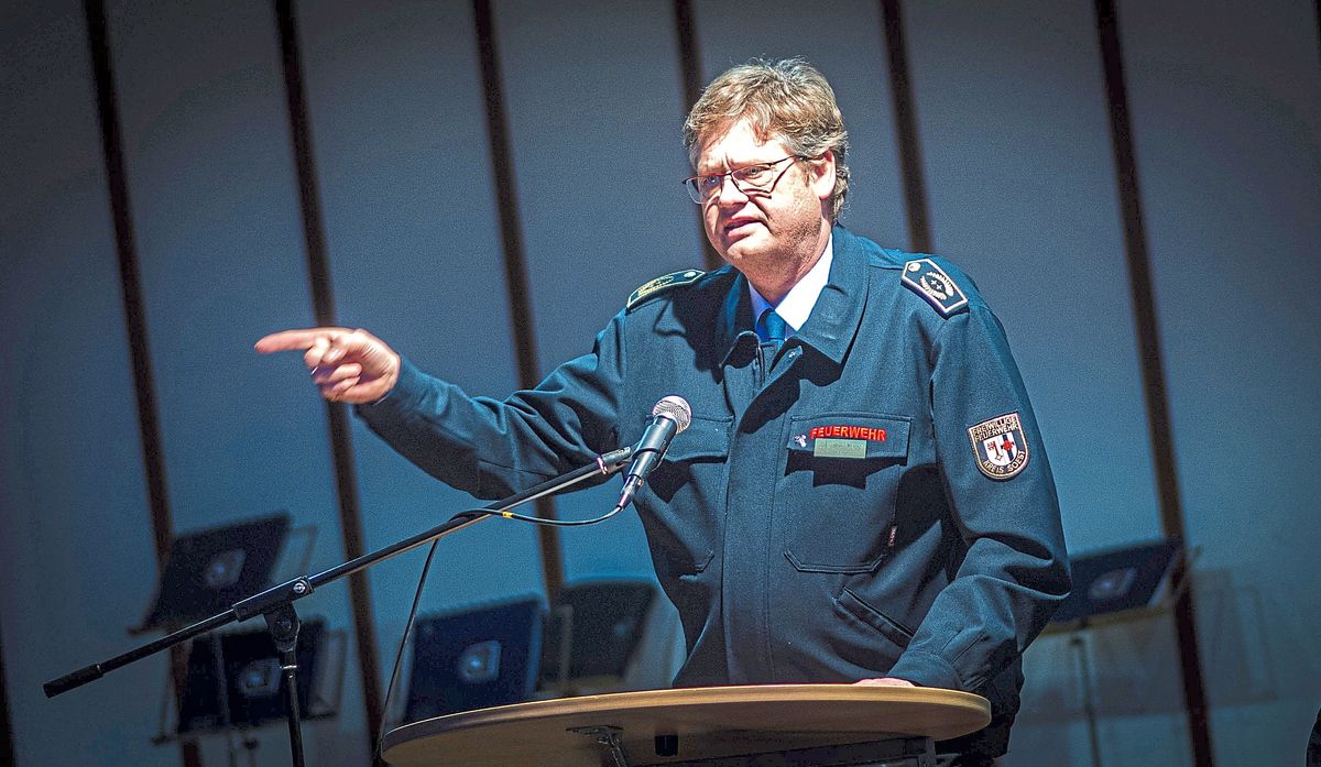 Kreisbrandmeister Thomas Wienecke zieht positives Resümee der Hochwasser-Einsätze, merkt aber Kritisches an und äußert Unverständnis. Foto: Schröder