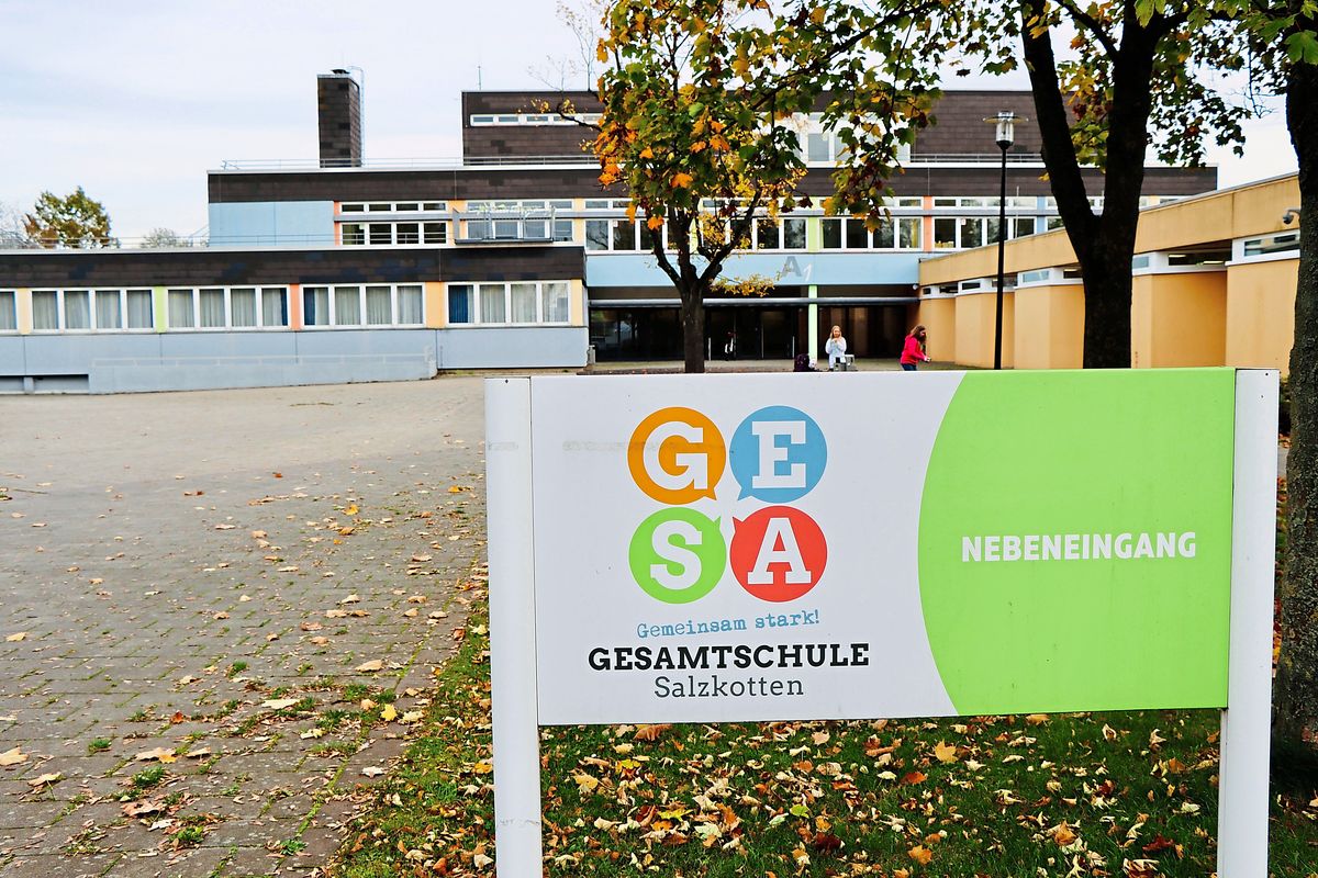 Die Gesamtschule Salzkotten war am Dienstag Schauplatz eines größeren Polizeieinsatzes. Archivfoto: Dietz