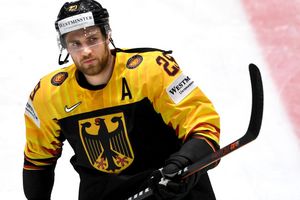 Bei Olympia wieder im deutschen Trikot? - Eishockey-Star Leon Draisaitl - Foto: Monika Skolimowska/dpa-Zentralbild/dpa