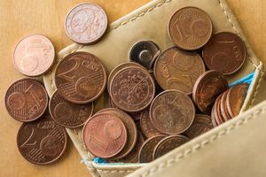 Die Überschuldungsquote, also der Anteil überschuldeter Personen im Verhältnis zu allen Erwachsenen, erhöhte sich zuletzt auf 8,16 Prozent. - Foto: Patrick Pleul/dpa-Zentralbild/dpa