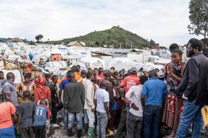 Ein Flüchtlingslager am Rande von Goma: 75,9 Millionen Menschen waren Ende 2023 Binnenvertriebene. - Foto: Moses Sawasawa/AP/dpa