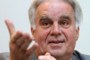 Uwe Pörksen im Alter von 90 Jahren gestorben (Archivbild) - Foto: Arne Dedert/dpa