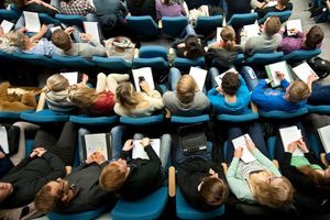 Das Erasmus-Programm ist vor allem für Auslandsaufenthalte von Studierenden bekannt. (Symbolbild) - Foto: Julian Stratenschulte/dpa