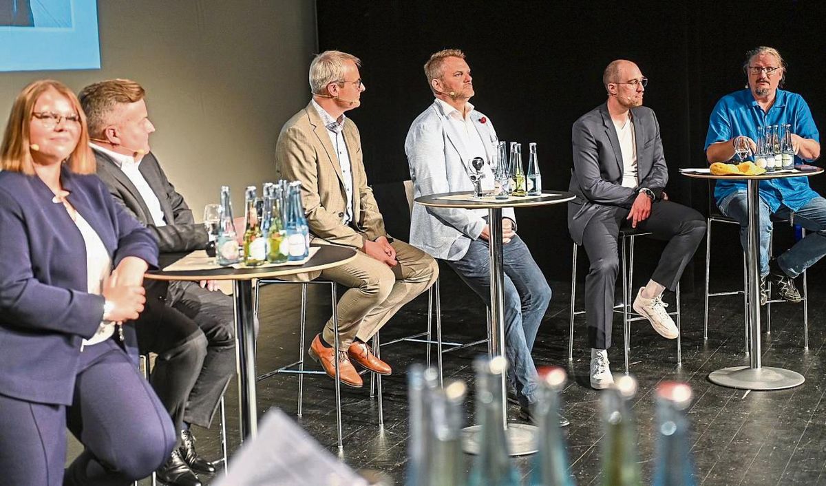 Sechs Bewerber für eine Stelle: Die Bürgermeister-Kandidaten (v.l.) Elisabeth Körner (Grüne), Amtsinhaber Arne Moritz (CDU), Alexander Tschense (parteilos), Jan Böttcher (BG), Torben Terwey (FDP/CDL) und Michael Bruns (Linke). Fotos: Tuschen
