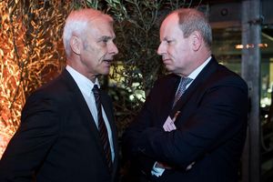 Jens Hanefeld (rechts) wird neuer deutscher Botschafter in den USA - Foto: Bernd von Jutrczenka/dpa