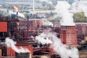 Starker Rückgang der Rohstahlproduktion 2025: Die Stahlindustrie spricht vom vierten Krisenjahr in Folge. (Symbolbild) - Foto: Julian Stratenschulte/dpa