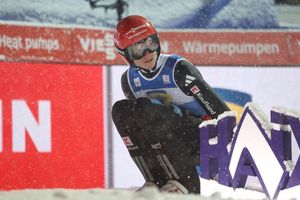 Karl Geiger schaffte es mit dem Team nicht auf das Podest. - Foto: Karl-Josef Hildenbrand/dpa