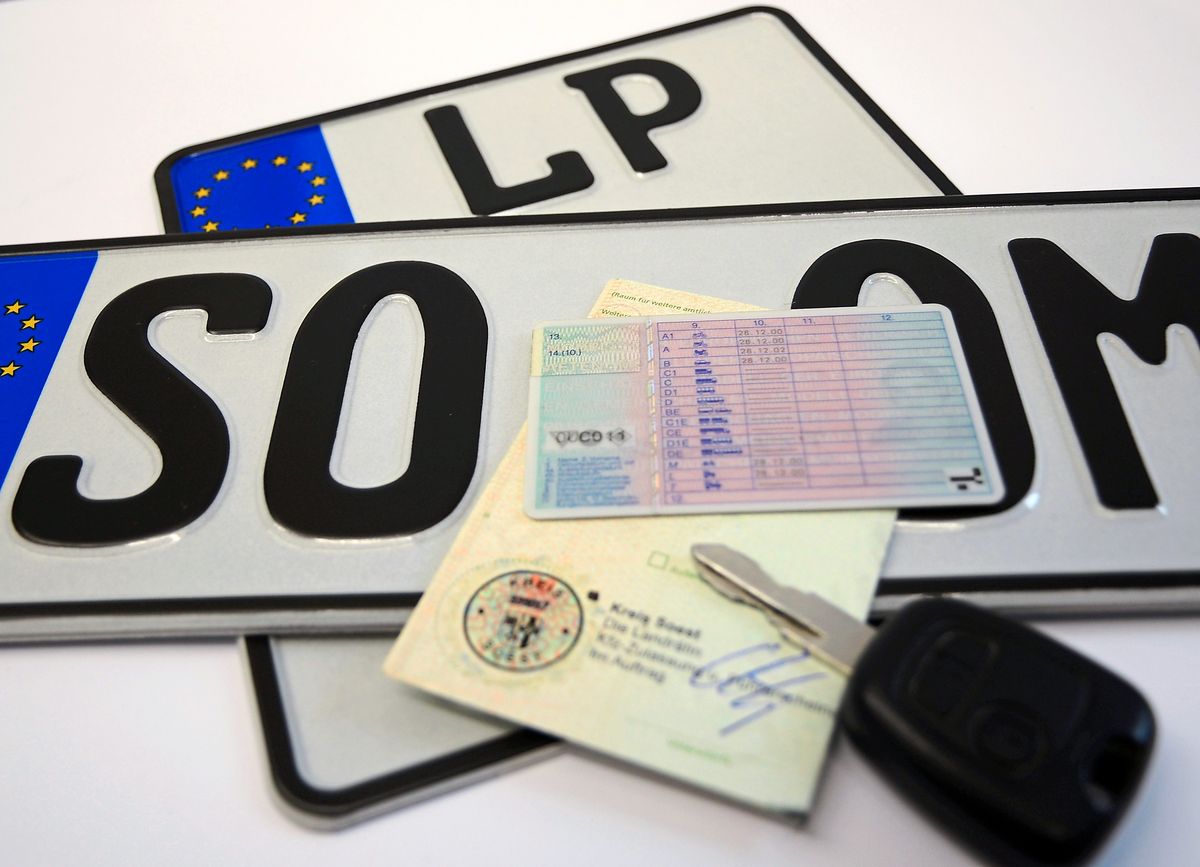 Rund ums Nummernschild unterstützt der Kreis Warendorf den Kreis Soest. Hilfe gibt es von anderen Kreisverwaltungen auch bei Zulassungen. In Sachen Führerscheine wird an Lösungen gearbeitet. Symbolfoto: Wedderwille (Kreis Soest)