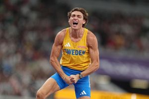 Wieder Weltmeister: Armand Duplantis. - Foto: Michael Kappeler/dpa