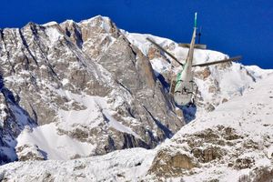 In Norditalien ist ein Mensch durch eine Lawine getötet worden. (Symbolbild) - Foto: Thierry Pronesti/ANSA/AP/dpa