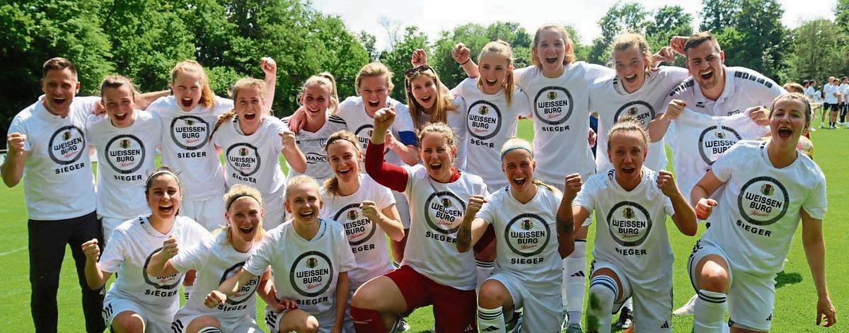 Letztes Jahr im Finale unterlegen, diesmal holten die Fußballdamen des TuS Wadersloh den Pott. Mit 8:1 setzte sich der Landesligist in Störmede souverän gegen die Spielvereinigung Oelde durch. Fotos: Feichtinger