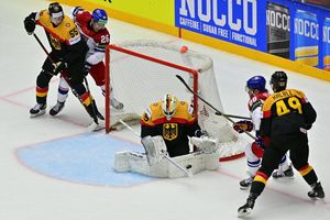 Deutschlands Torhüter Mathias Niederberger überzeugte gegen Weltmeister Tschechien mit guten Paraden. - Foto: Šimánek Vít/CTK/dpa