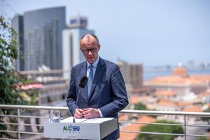 Bundeskanzler Friedrich Merz bremst Hoffnungen auf einen allzu schnellen Durchbruch bei den Ukraine-Verhandlungen. - Foto: Michael Kappeler/dpa